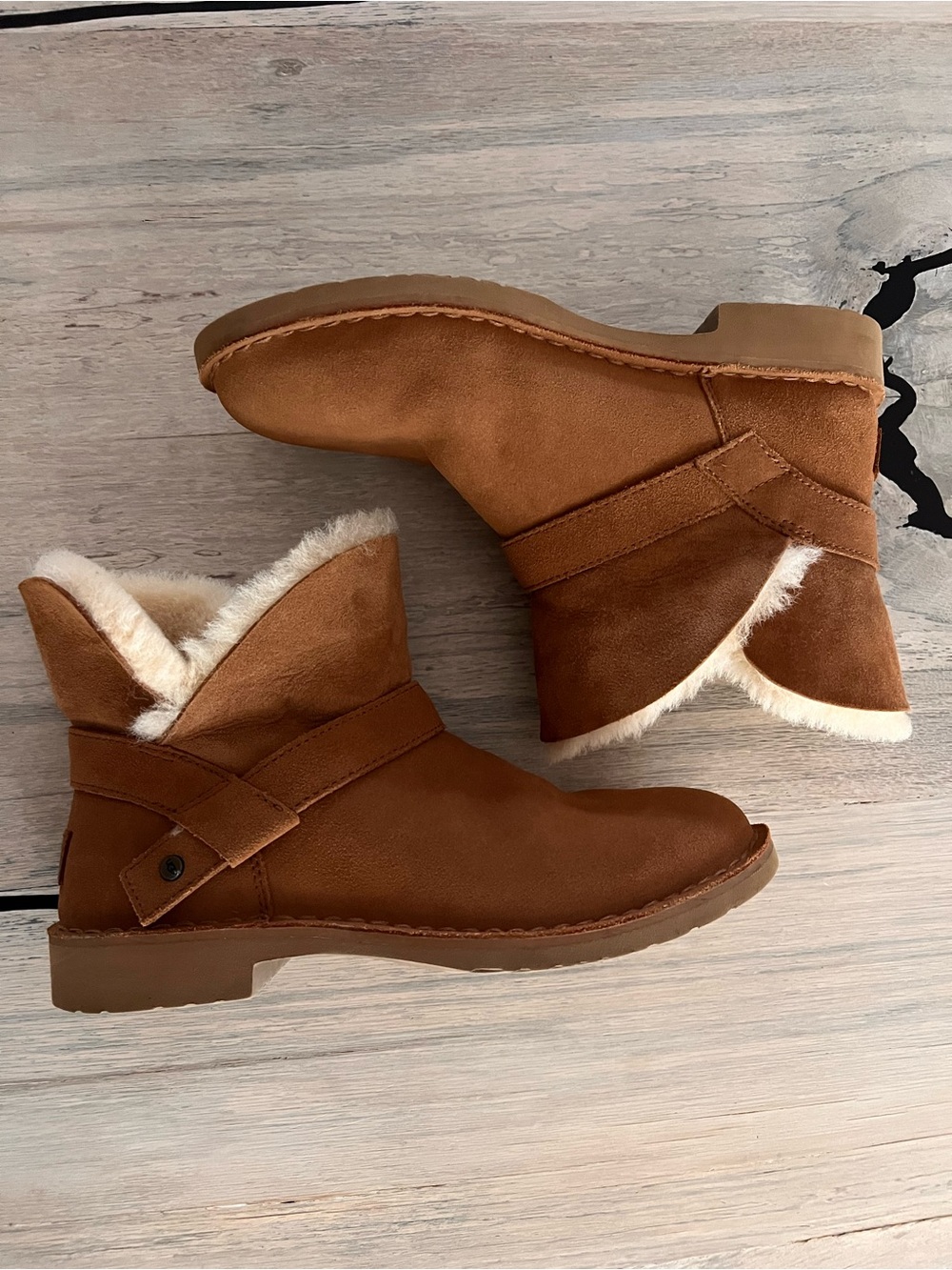 UGG Zariyah Water-Resistant Suede Ankle Bootie Chestnut Women’s Size 8.5